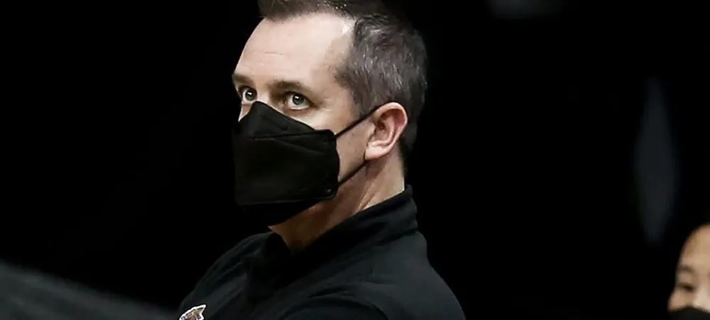 NBA: Técnico do Lakers Frank Vogel é questionado em como tem lidado com pivô