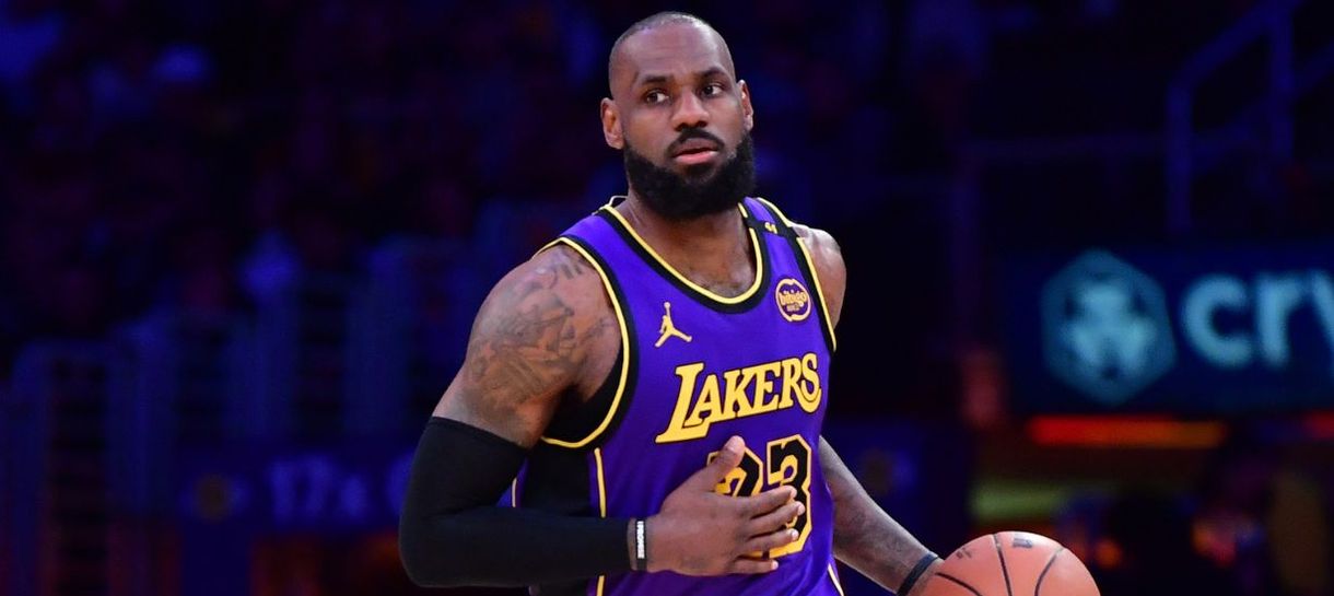 Jogo contra o Pelicans é mais uma noite histórica para LeBron James