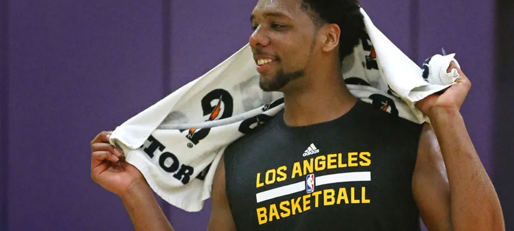 Okafor e Russell de volta à Los Angeles para testes