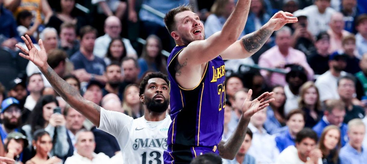 Lakers x Mavs: Luka Doncic encara ex-time após brilhar contra o Suns