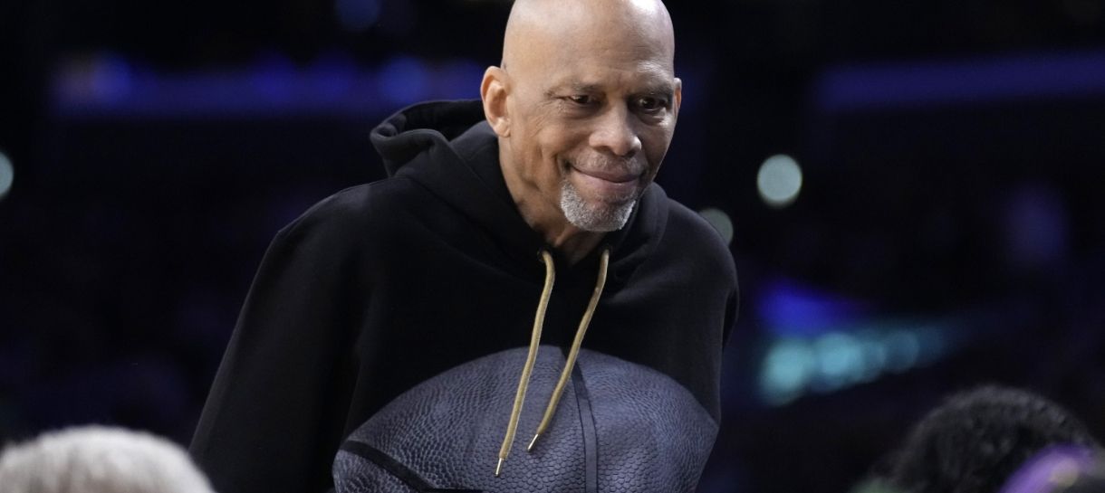 Kareem Abdul-Jabbar é hospitalizado após queda
