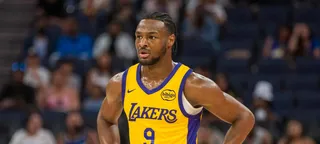 Espetacular! Bronny James decola para a provável enterrada do ano