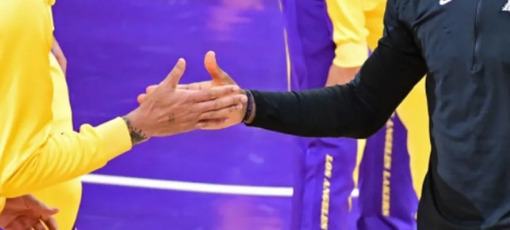 Torcida respira aliviada após vitória do Lakers e boas atuações de LeBron e Davis