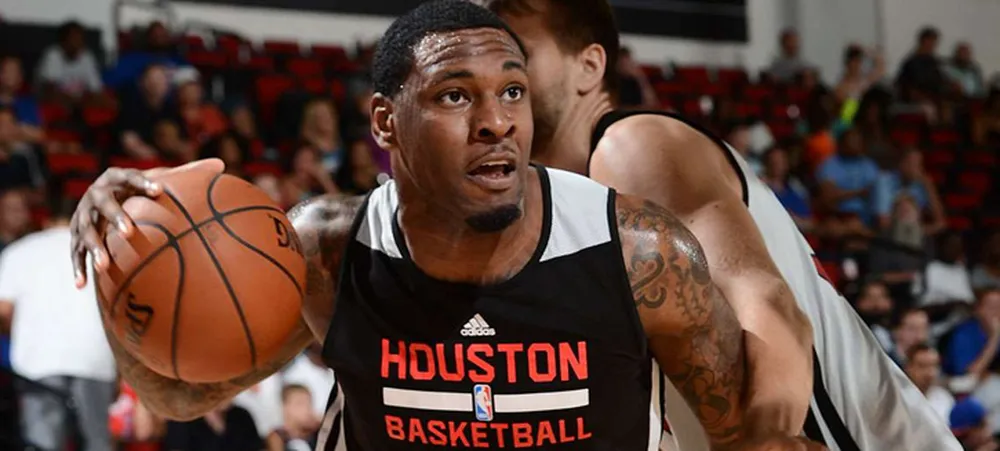 Lakers dispensa Henry e contrata Tarik Black