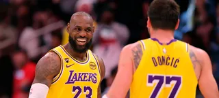 LeBron reage empolgado a vitória do Lakers contra o Rockets