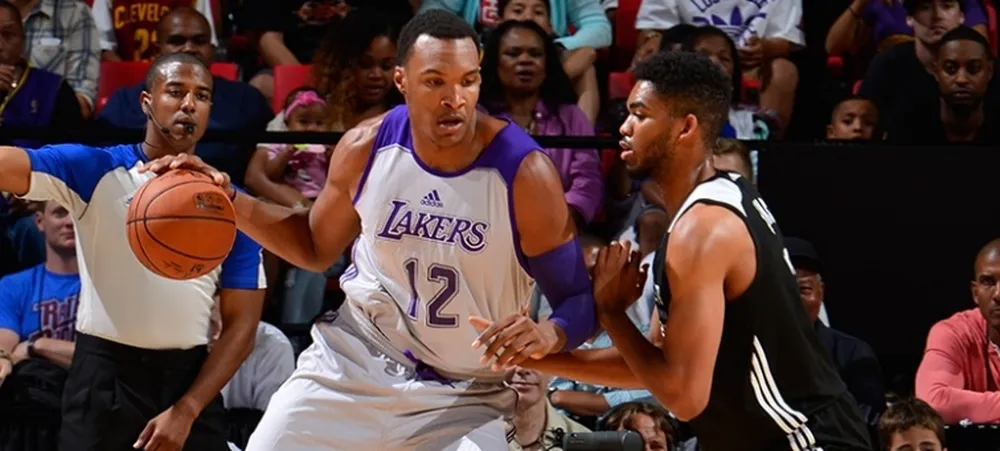 Lakers assina com Robert Upshaw