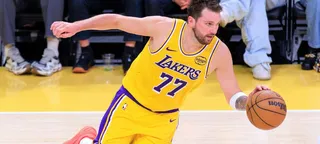 Luka Doncic alcança média absurda em sequência de vitória do Lakers