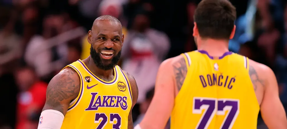 LeBron reage empolgado a vitória do Lakers contra o Rockets