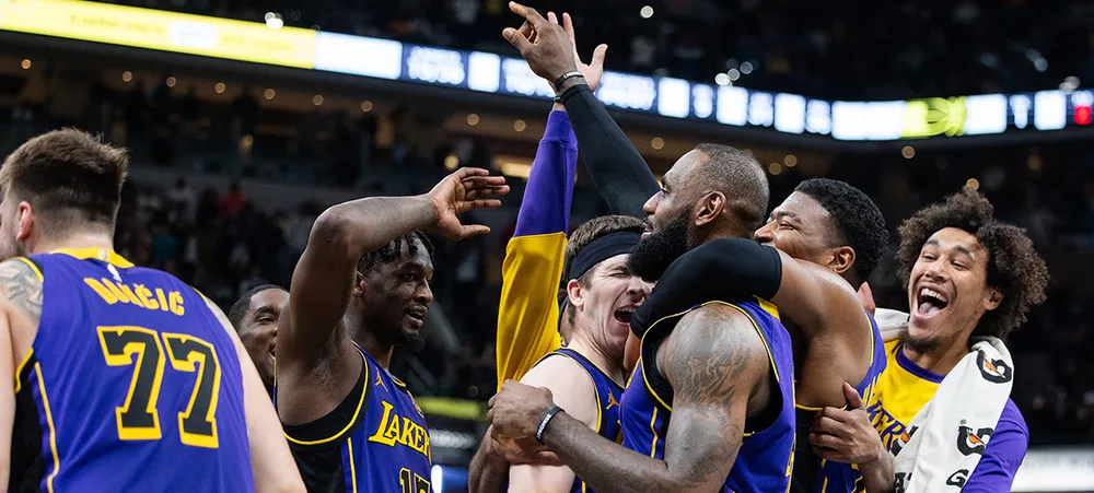 Câmera flagra LeBron James mandando o recado em vitória dramática do Lakers