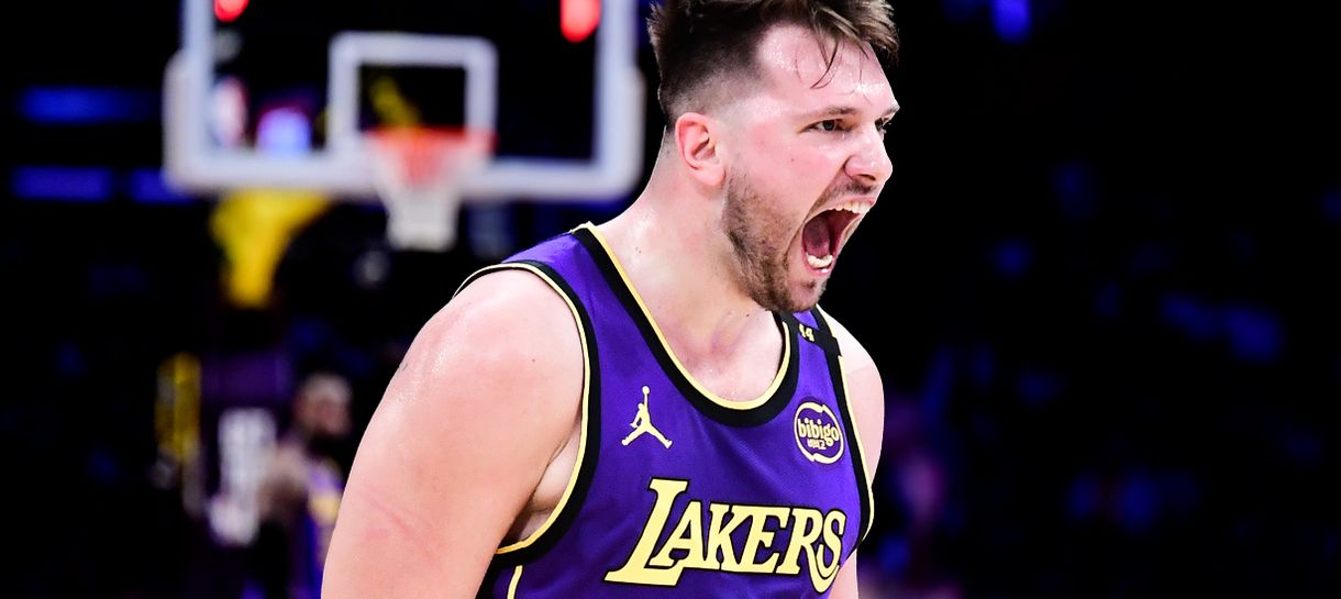 Teste para cardíaco! Lakers vence Mavericks com triplo-duplo de Luka Doncic