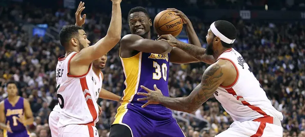 Randle faz grande partida mas Lakers perde para Raptors