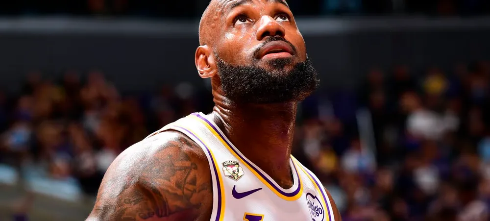 LeBron pode jogar mais cinco anos e os playoffs estão provando isso