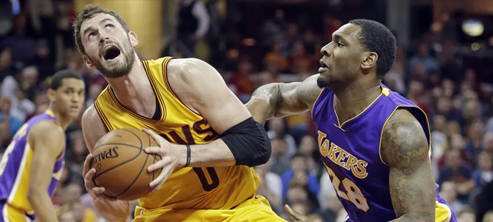 Lakers continua sequência de derrotas na estrada