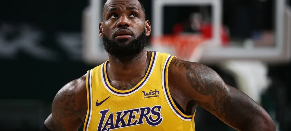 NBA: LeBron James é duramente criticado após apagar tweet sobre policial