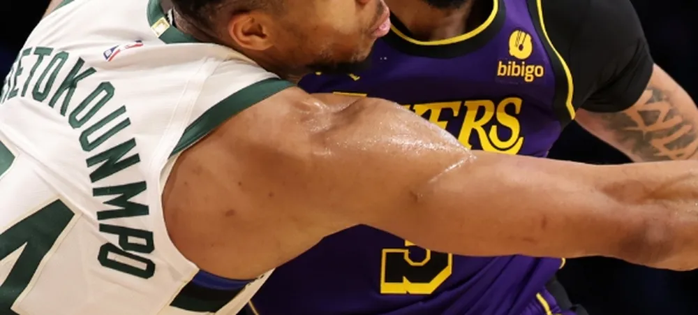 Anthony Davis termina jogo eletrizante entre Lakers e Bucks lesionado