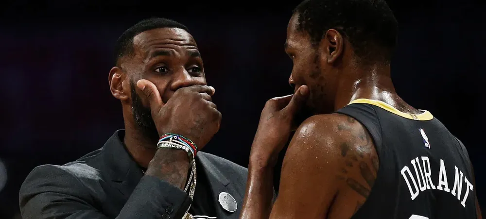 NBA: LeBron James reage a partida absurda de Kevin Durant na vitória do Nets sobre o Bucks