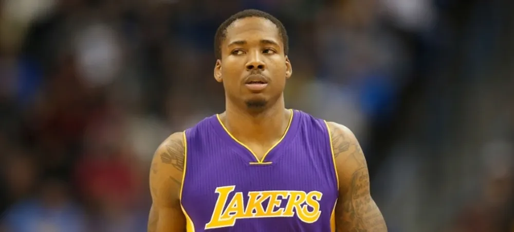 Ed Davis se torna agente livre