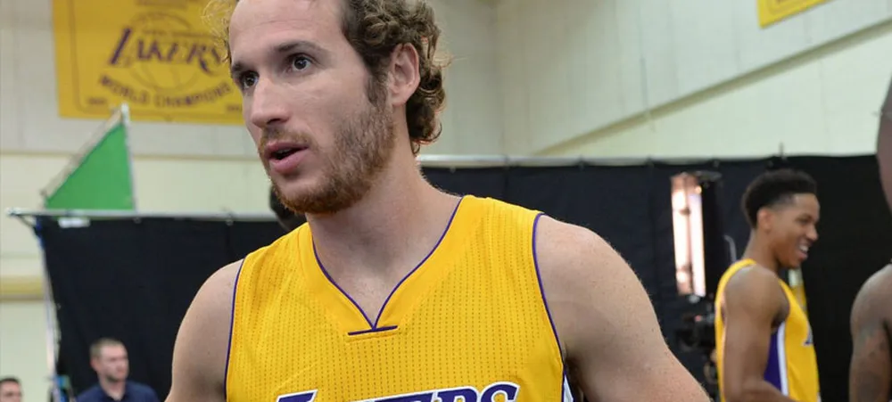 Marcelinho Huertas impressiona mais uma vez