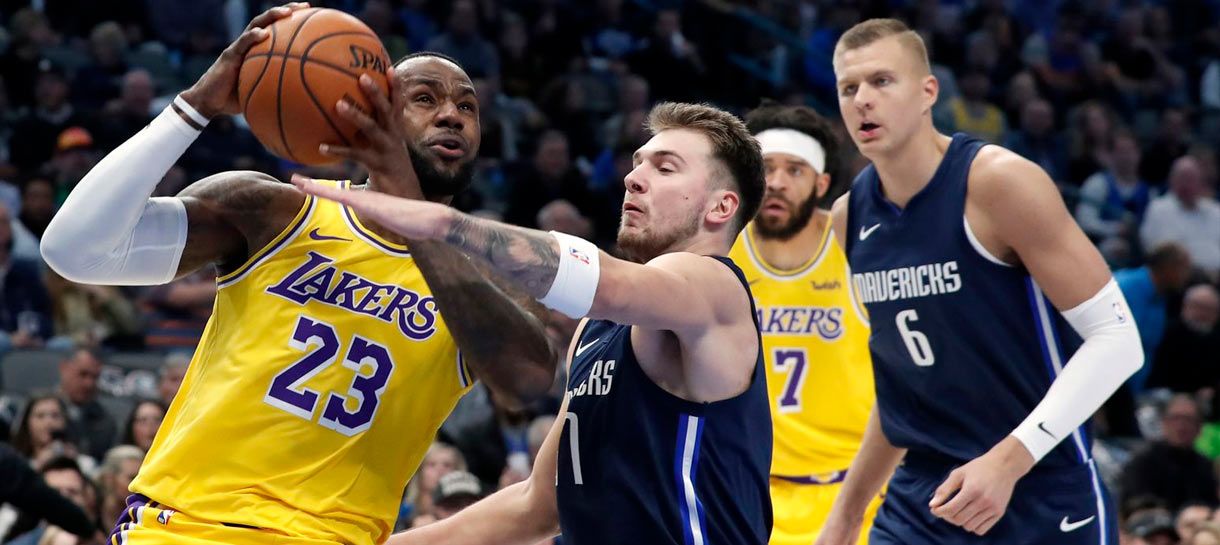Lakers vence Mavs em jogo emocionante
