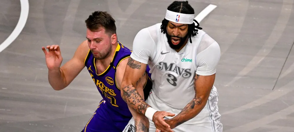 Maldição em Dallas? Anthony Davis surge com o peso que Luka Doncic perdeu
