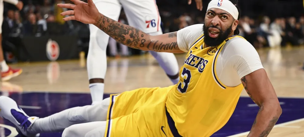 Lakers x Raptors: Anthony Davis joga hoje após sentir lesão?