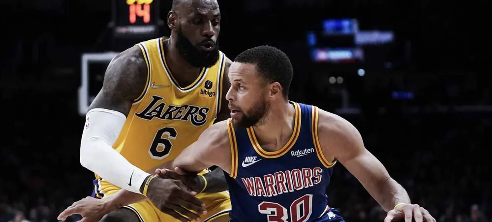 NBA: Stephen Curry volta a falar sobre jogar com LeBron James