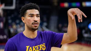 O Lakers não escolheu o titular da ala, ele sobrou