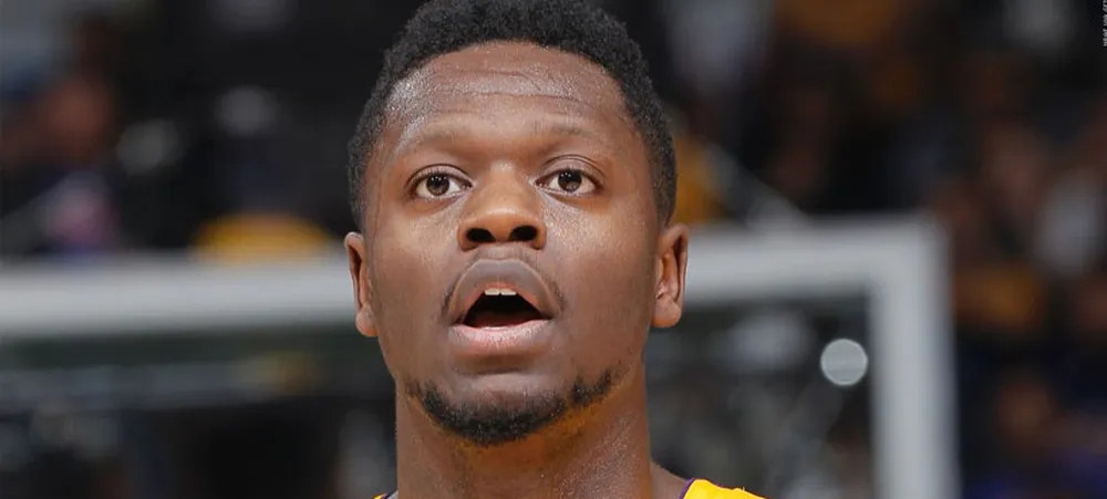Julius Randle sofre corte na mão em treinamento