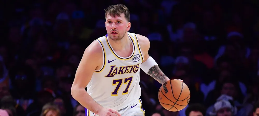 Com Doncic jogando sozinho, Lakers sofre dura derrota para o Spurs