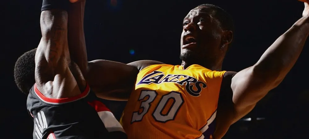 Lakers recebe Blazers antes de cortes no elenco