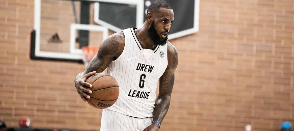 NBA: LeBron James marca 42 pontos e deixa torcida enlouquecida na Drew League