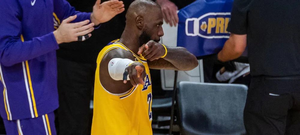 LeBron deve pedir contrato máximo para renovar com o Lakers