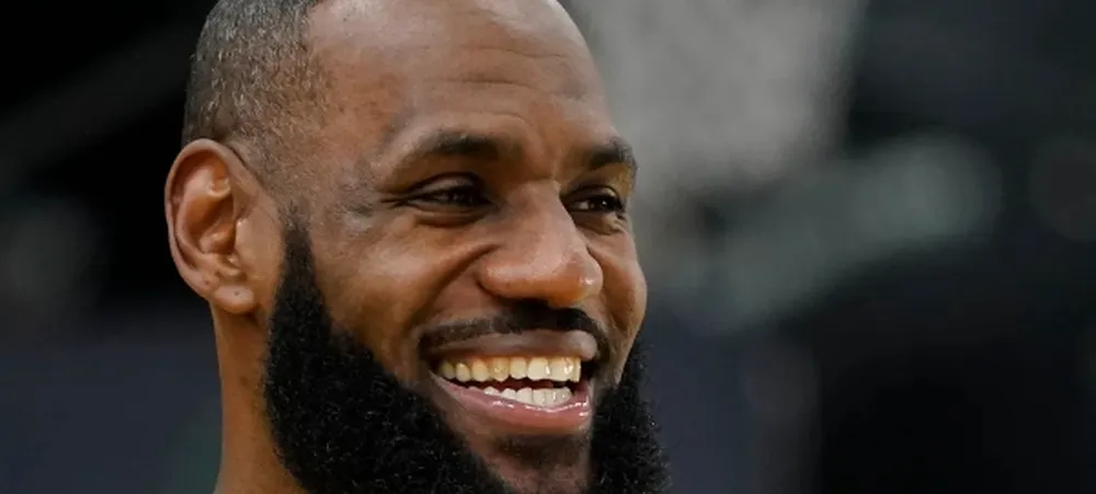 LeBron James é nomeado o quarto jogador mais bem pago de todos os esportes