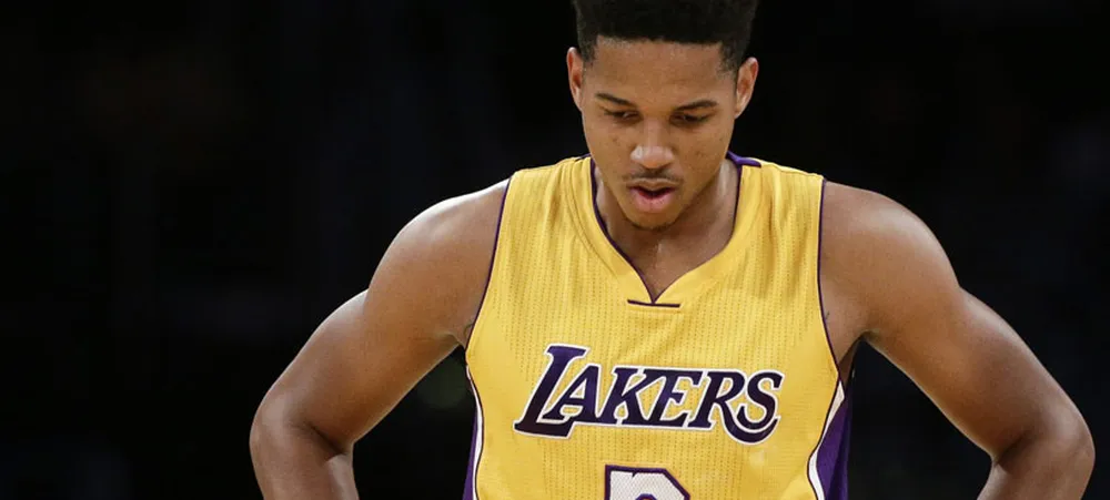 Brown deve perder quatro semanas por contusão