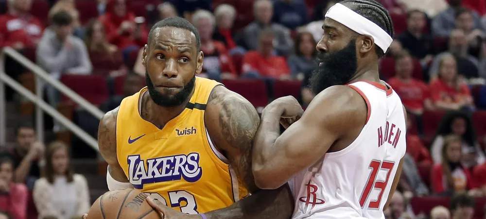 De olho nas trocas, Lakers recebe o Houston Rockets