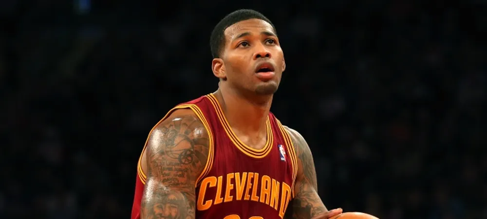 Alonzo Gee recebe convite de Scott