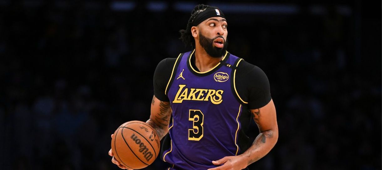 Anthony Davis alcança sequência histórica de Kobe Bryant no Lakers