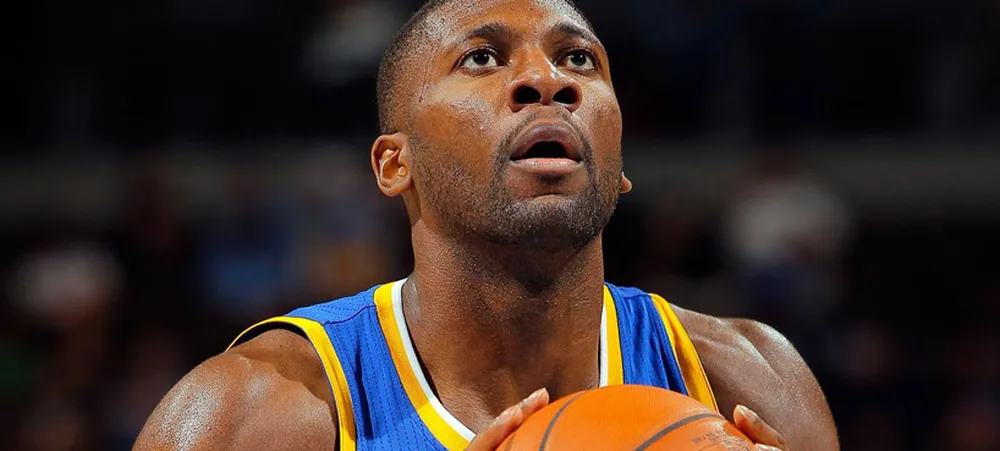 Lakers estaria interessado em Festus Ezeli