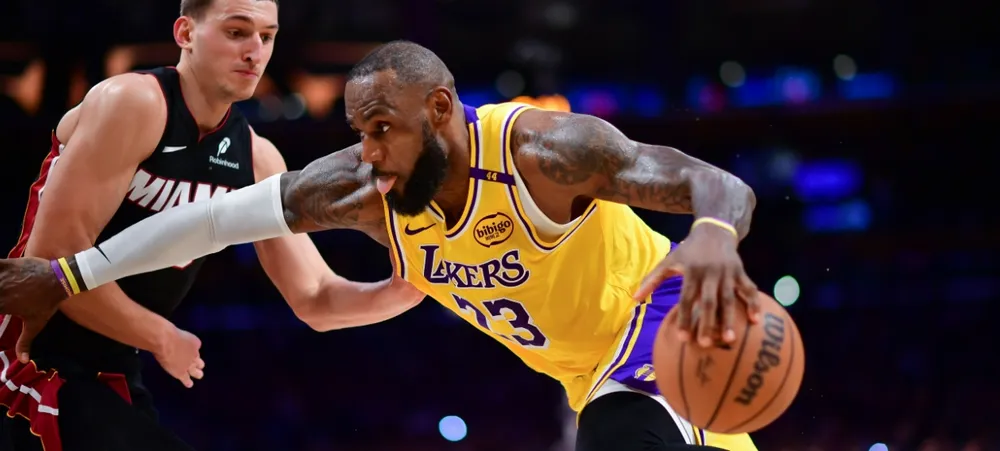 Para lavar a alma! Lakers espanta má fase e vence o Heat em Los Angeles