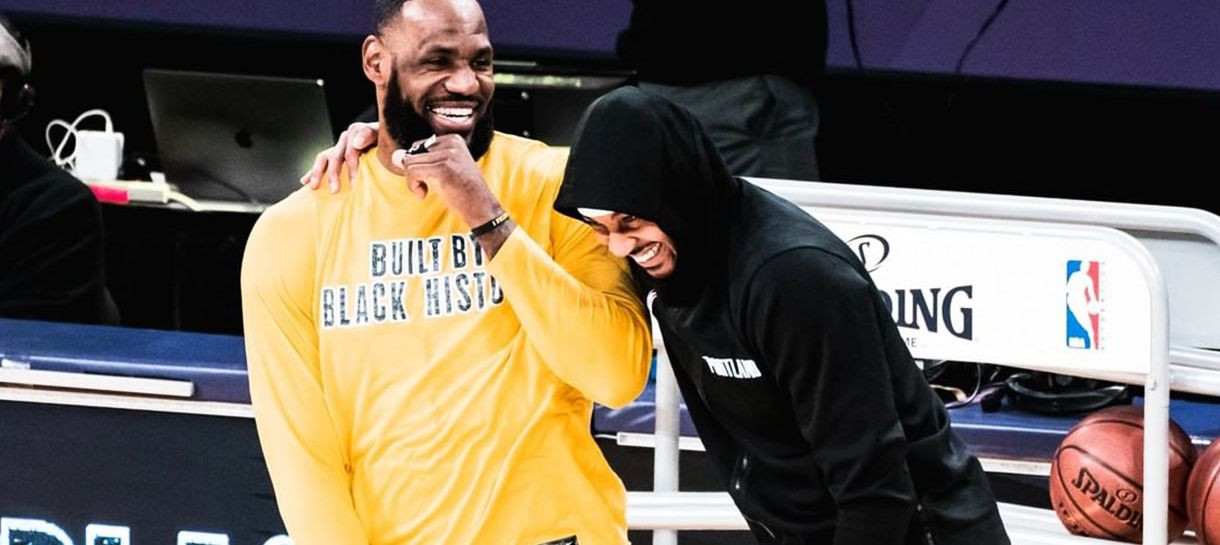 LeBron James e Carmelo Anthony compartilham momento especial antes do jogo