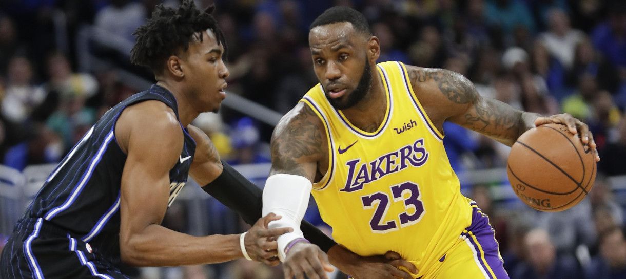 Lakers recebe Magic em busca da décima vitória seguida