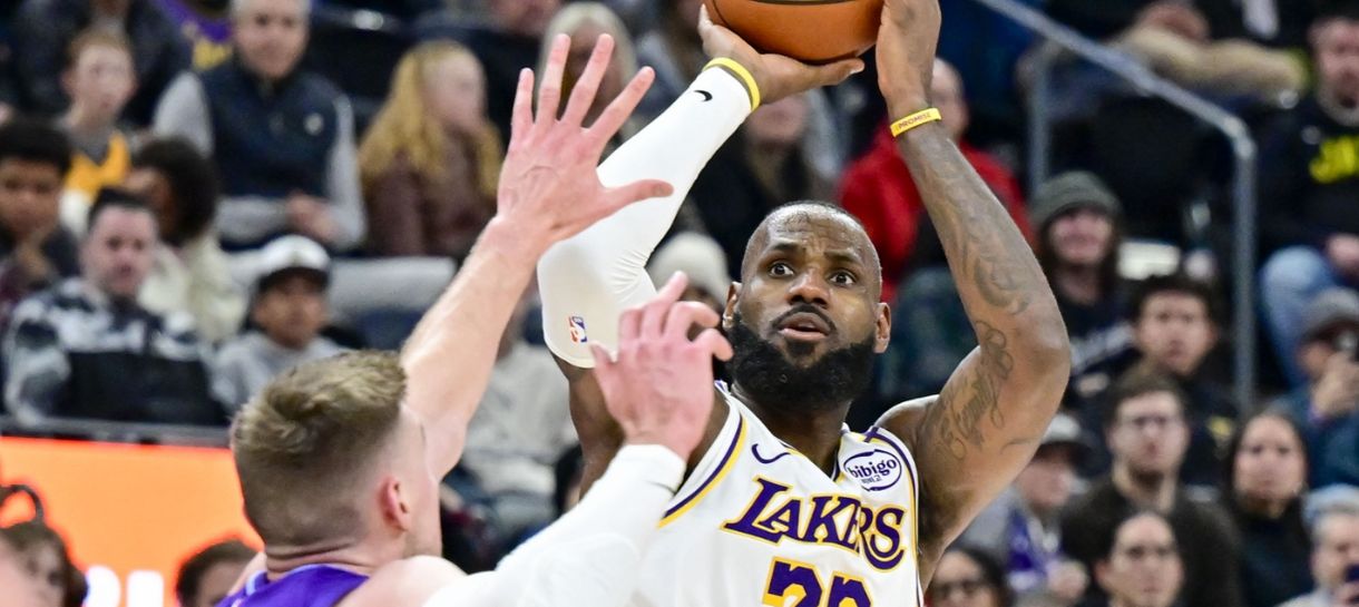 LeBron manda recado após errar todos arremessos de três em vitória do Lakers