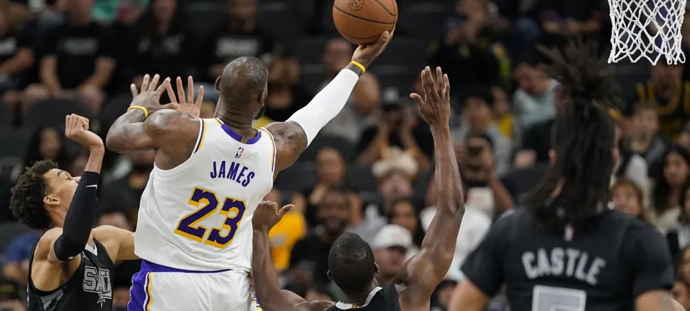 Como foi o incrível quarto triplo-duplo seguido de LeBron James