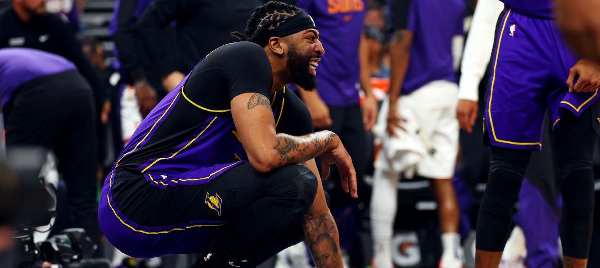 Lakers liga alerta para lesão de Anthony Davis e define status para o próximo jogo