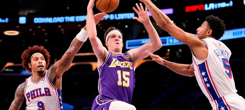 Lakers sobrevive a 22 turnovers, domina os rebotes e vence o Sixers por 119-115 em noite de reação