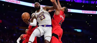 Lakers reage após derrota para o Blazers e vence o Raptors com grande atuação defensiva