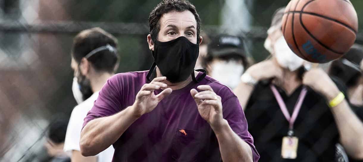 Adam Sandler viraliza e quer uma vaga no time do Lakers