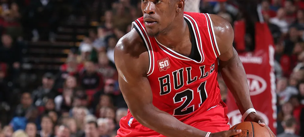 3 potenciais trocas que o Lakers pode fazer usando sua escolha no Draft