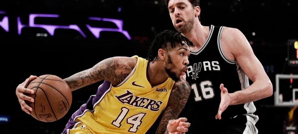 Lakers vence terceira seguida ao superar o Spurs em Los Angeles