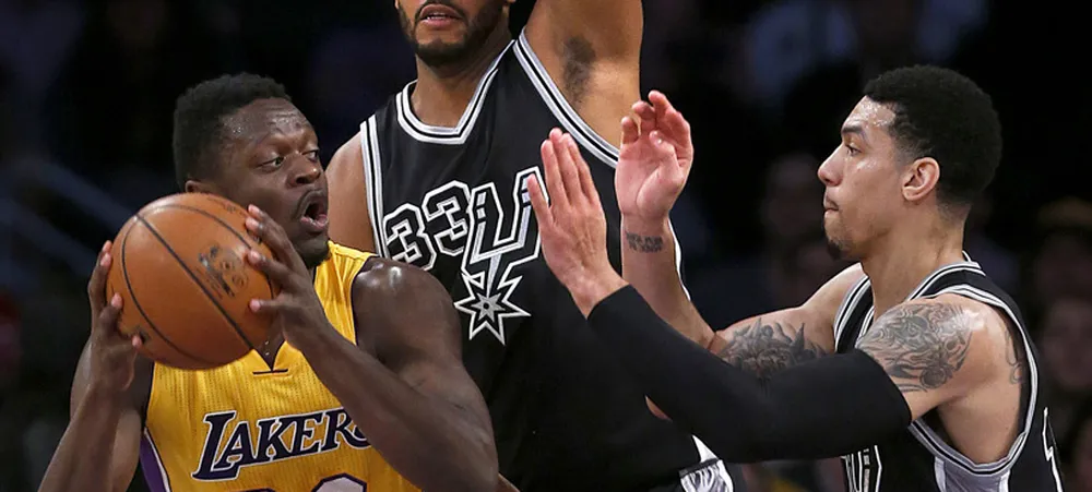 Spurs domina e Lakers sofre nova derrota